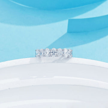 MaisieLin | Light Luxury & Stylish Straight-Shank Oval Pave-Set Pt950 Platinum Lab-Grown Diamond Ring for Women