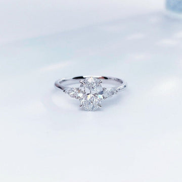 MaisieLin | Three-Stone Light Luxury & Stylish Oval Straight-Shank Four-Claw Pt950 Platinum Lab-Grown Diamond Ring for Women