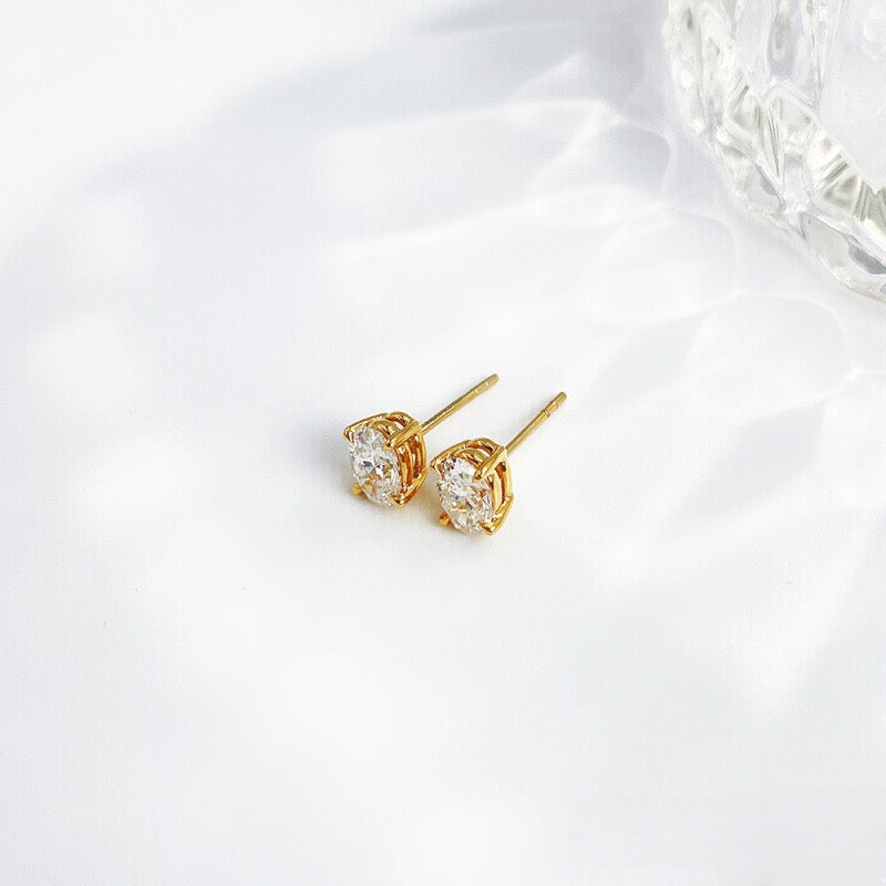 MaisieLin | Minimalist & Stylish Oval Four-Claw 18K Yellow Gold Lab-Grown Diamond Stud Earrings