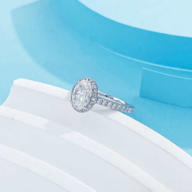 MaisieLin | Luxury & Stylish Engagement Ring with Straight-Shank, Four-Claw Setting, Dazzling Size-Enhancing Oval Pt950 Platinum Lab-Grown Fancy Shape Diamond Ring for Women