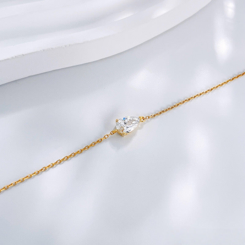 MaisieLin | Minimalist & Stylish Pear-Shaped Three-Claw 18K Yellow Gold Teardrop Lab-Grown Fancy Diamond Bracelet