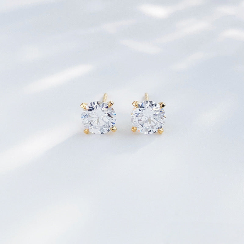 MaisieLin | Minimalist, Stylish & Versatile Four-Claw Round 18K Yellow Gold Lab-Grown Diamond Stud Earrings