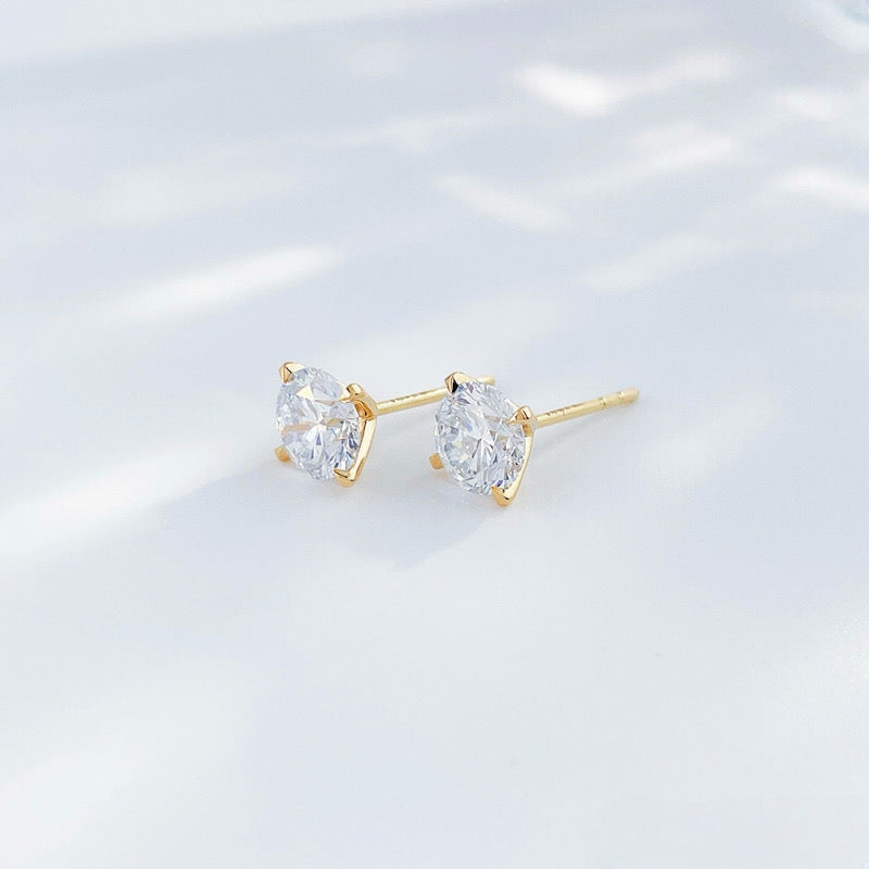 MaisieLin | Minimalist, Stylish & Versatile Four-Claw Round 18K Yellow Gold Lab-Grown Diamond Stud Earrings