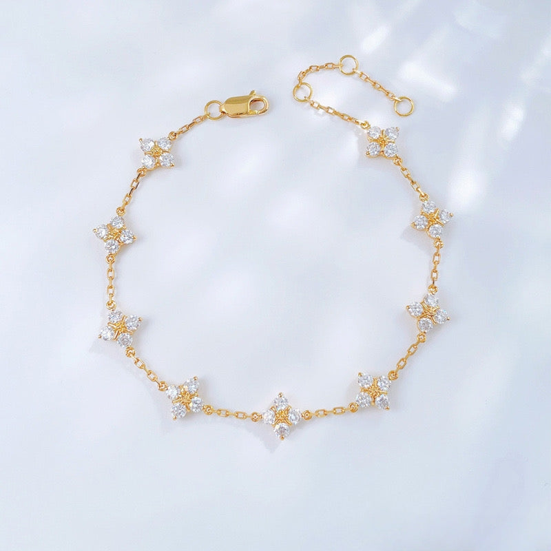 MaisieLin | Minimalist, Stylish & Classic Light Luxury Lucky Four-Leaf Clover 18K Yellow Gold Lab-Grown Diamond Bracelet