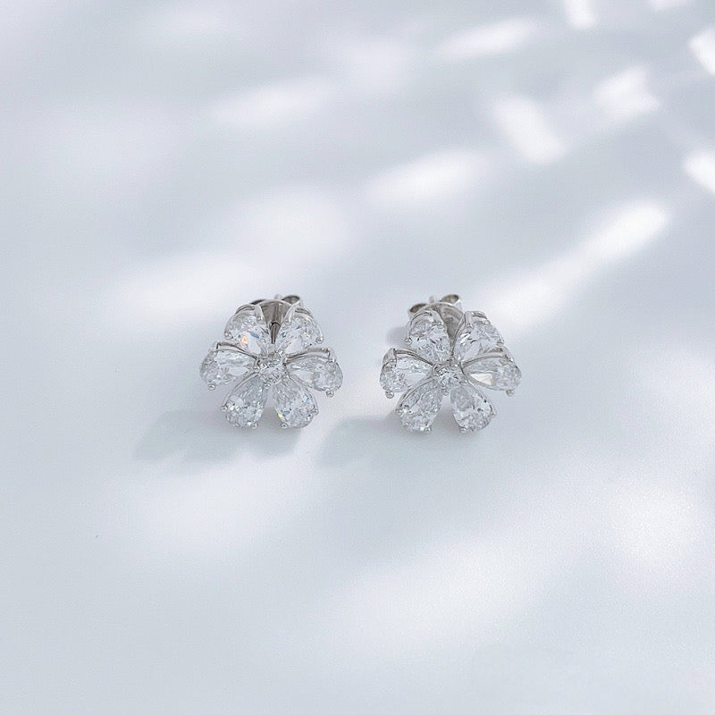 MaisieLin | Starlight & Floral Language Luxury Flower-Shaped Diamond Pt950 Platinum Lab-Grown Diamond Earrings (Stud Style)