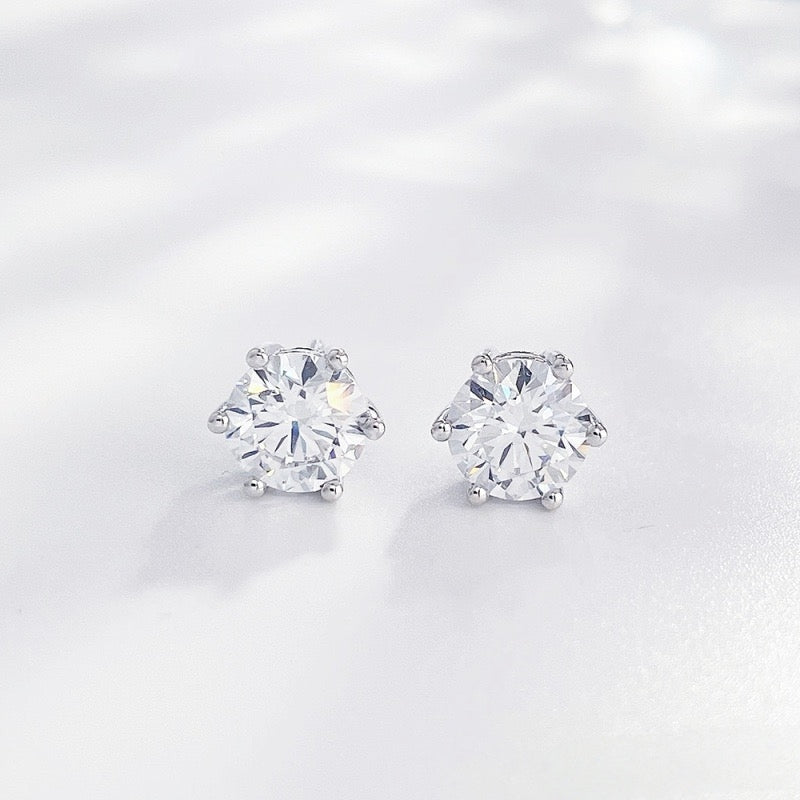 MaisieLin | Dazzling Minimalist & Stylish Six-Claw Pt950 Platinum Lab-Grown Diamond Earrings (Stud Style)