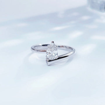 MaisieLin | Minimalist Artistic Shank Teardrop Five-Claw Pt950 Platinum Lab-Grown Diamond Ring for Women