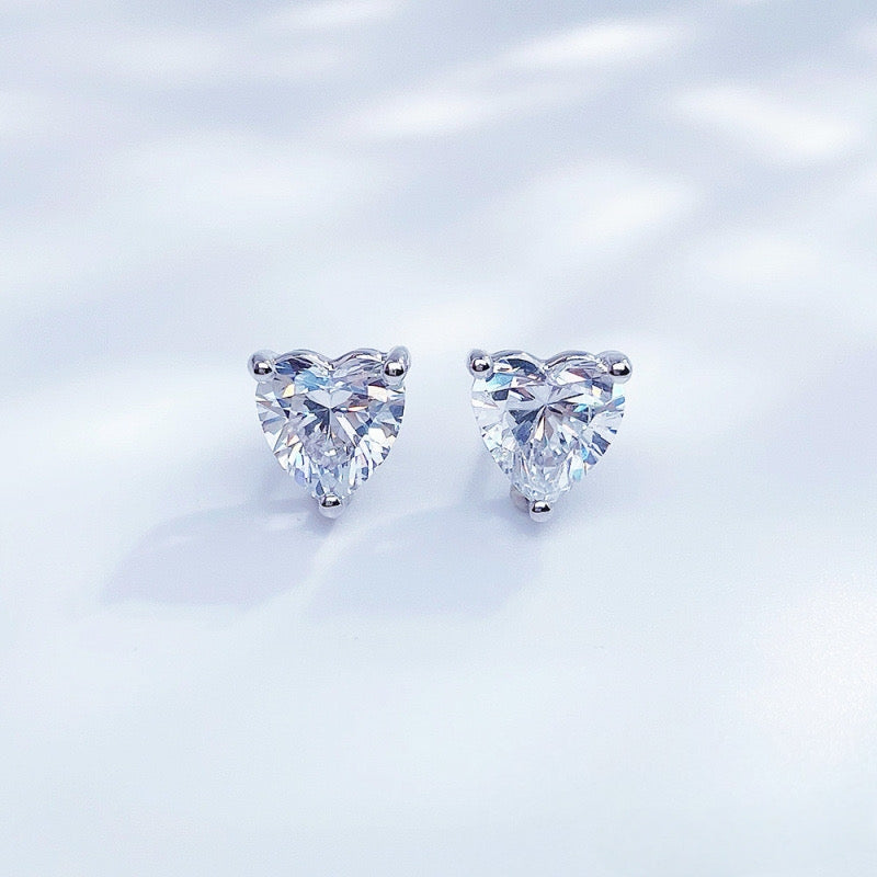 MaisieLin | Romantic & Versatile Three-Claw Heart-Shaped Pt950 Platinum Lab-Grown Diamond Stud Earrings